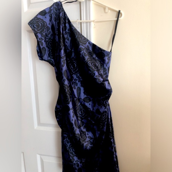 Medium dress - Picture 1 of 4